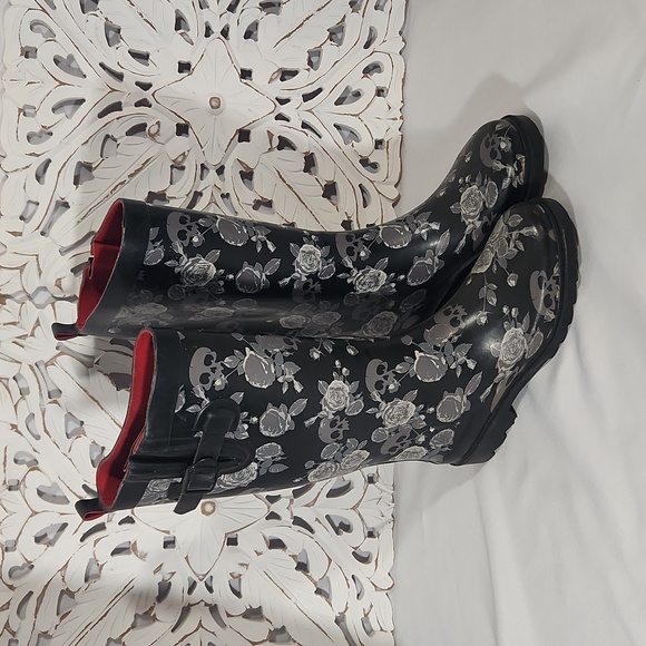 Capelli of New York Shoes - Rose and Skulls Capelli Size 8 winter and spring boots